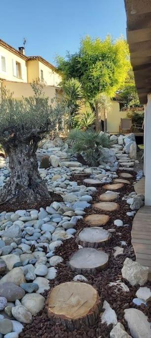 Une Oasis Au Pays De Cezanne آيكس أومبروفينس المظهر الخارجي الصورة